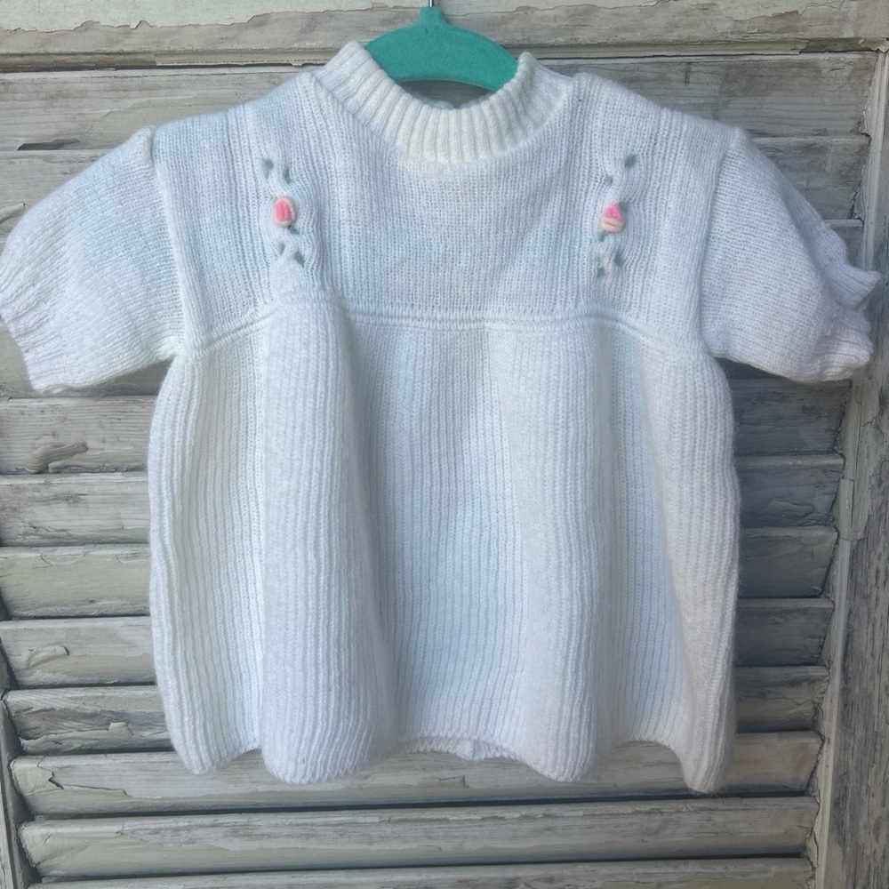 Saks Fifth Avenue Vintage Acrylic Sweater White Pink Flowers Size 3 Months. - Picture 1 of 6